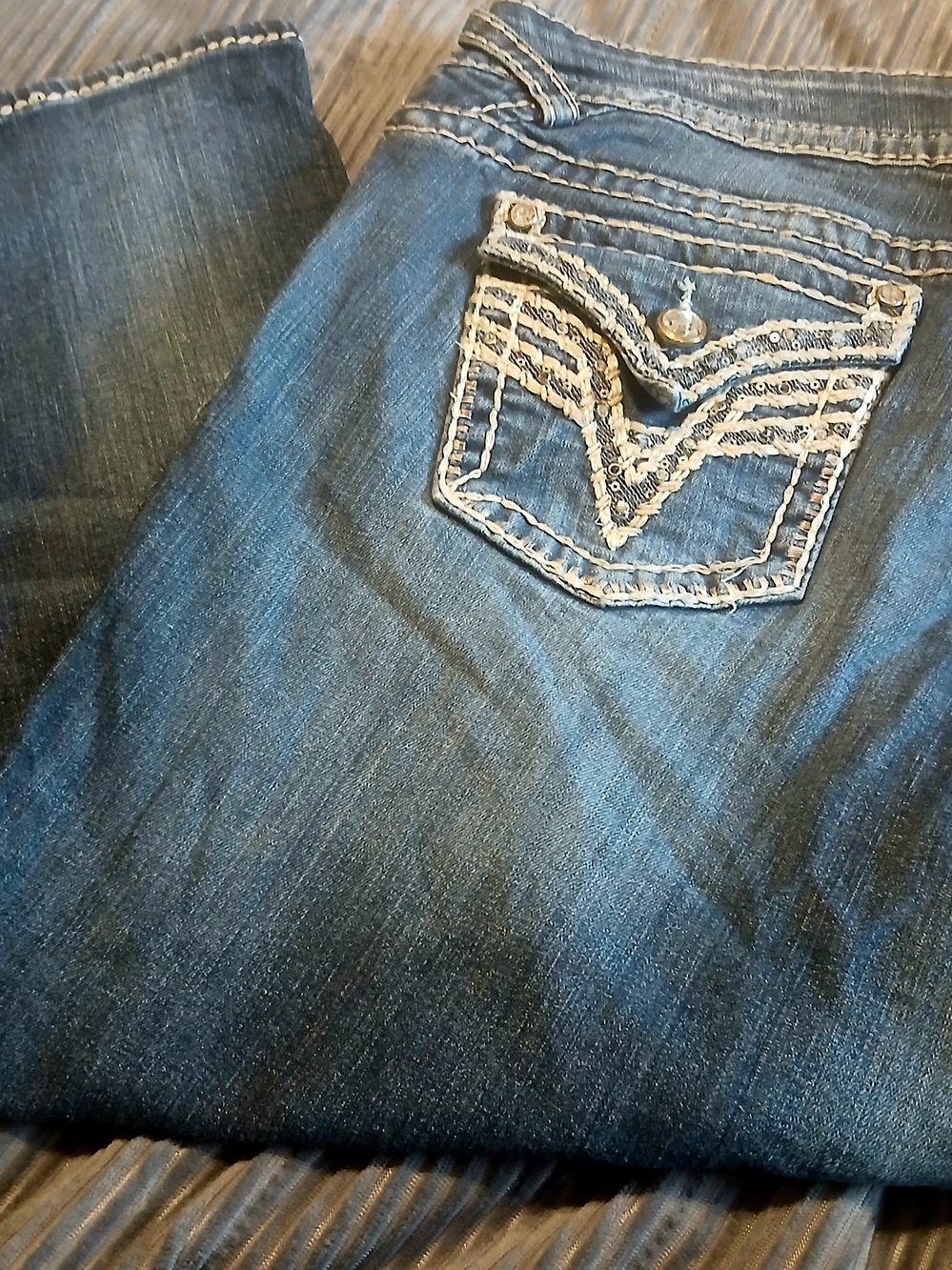 Vigoss Dark Blue Cropped Women's Jeans with Embroidered Back Pocket